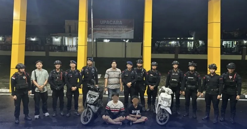 Dua remaja dibekuk Brimob Polda Bangka Belitung. Foto: Istimewa.