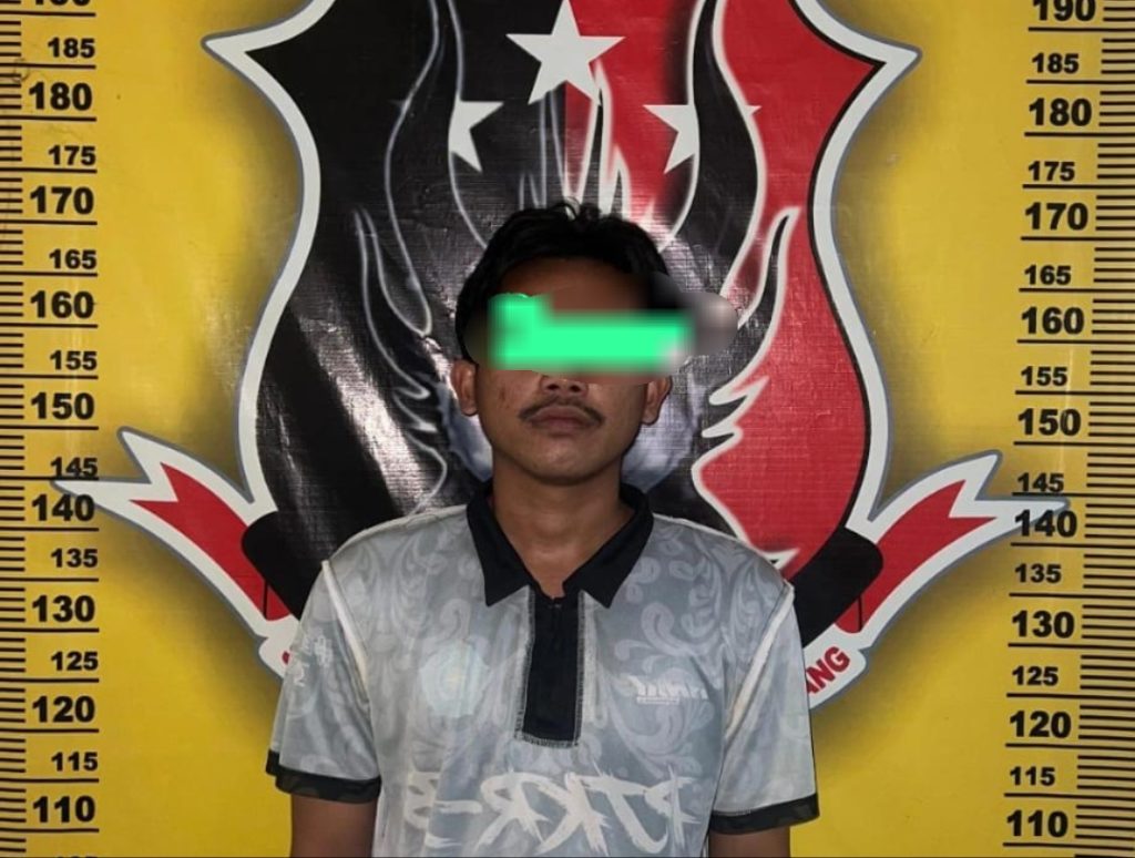 Pencuri Handphone dibekuk Tim Buser Naga Pangkalpinang. Foto: Istimewa.