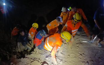 Proses pencarian korban longsor tambang timah Pondi. Foto: Istimewa.
