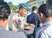 Anggota Bid Propam Polda Babel cek anggota. Foto: Istimewa.