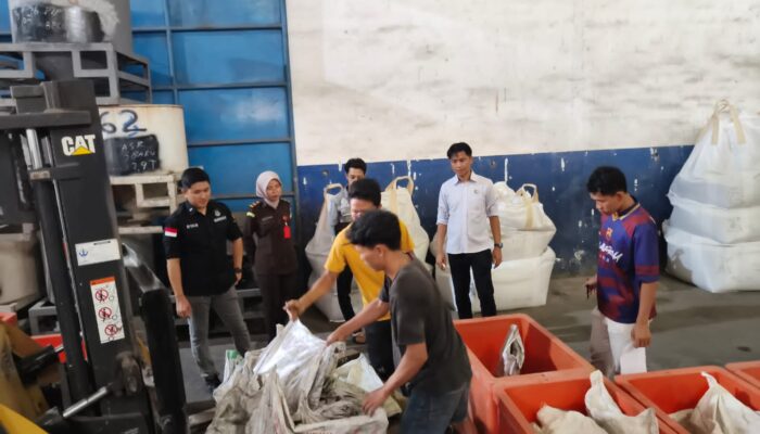 Timbang Timah Selundupan Secara Terbuka, Polres Babar Cegah Kecurigaan Publik