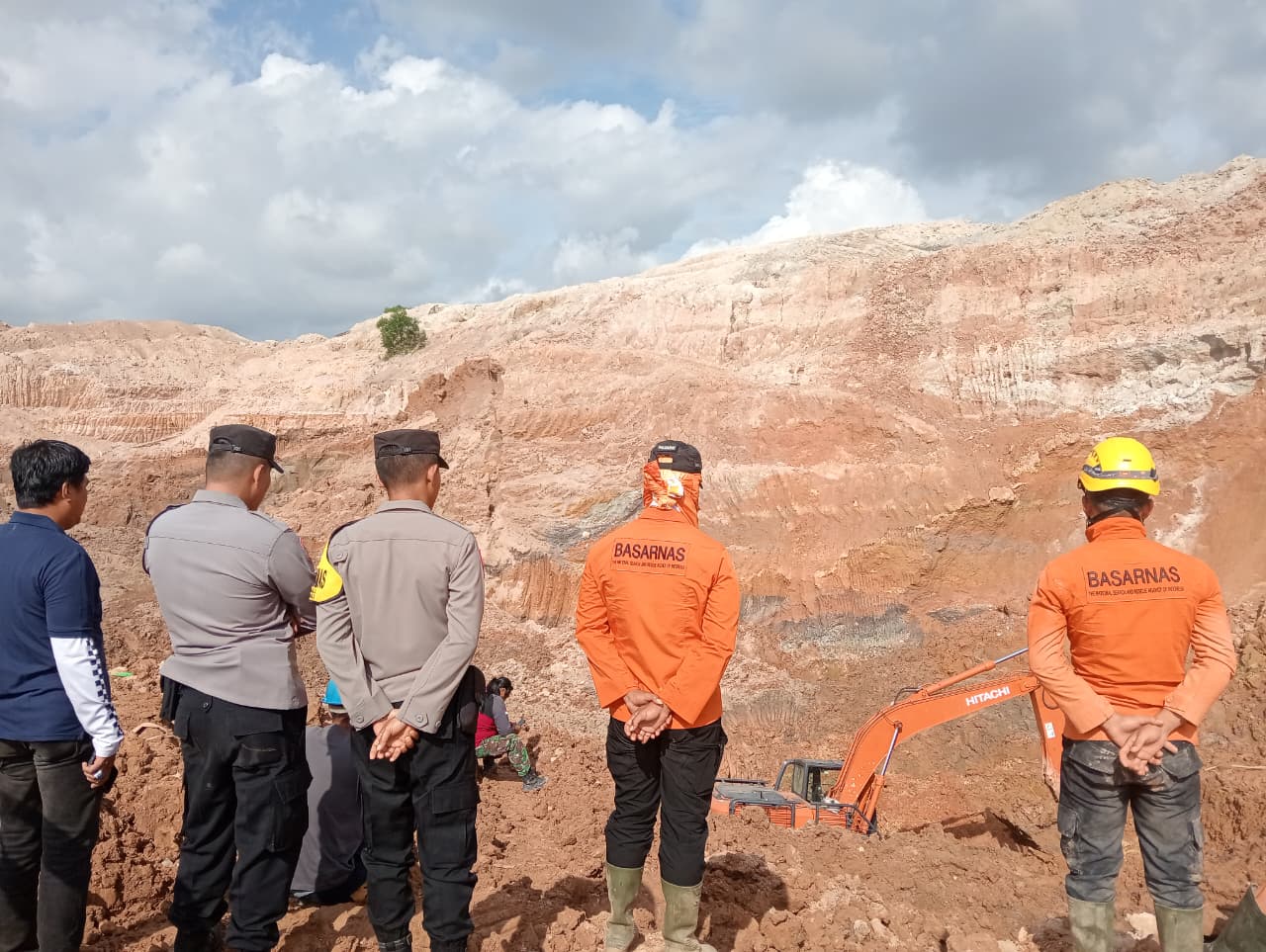 Pengecekan tambang timah Pondi. Foto: Istimewa.