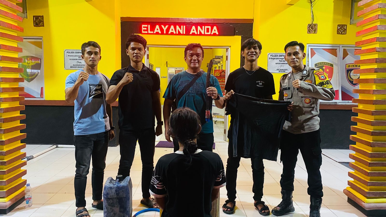 Tersangka kasus pencurian diamankan Polsek Simpang Teritip. Foto: Istimewa.