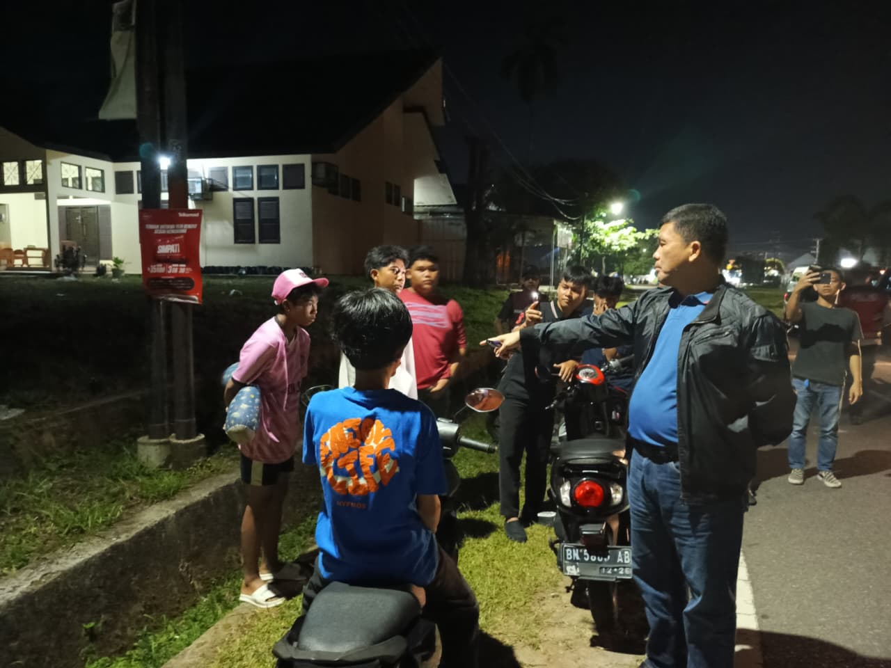 Ditresnarkoba Polda Babel menyambangi tongkrongan anak muda. Foto: Istimewa.