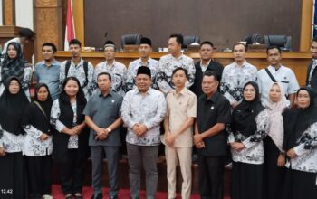 Pertemuan guru dengan DPRD Bangka Barat. Foto: Istimewa.