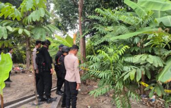 Warga Mentok temukan proyektil diduga peninggalan perang dunia kedua. Foto: Istimewa.