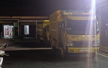 Kendaraan yang diduga mengirimkan pasir timah di Mentok. Foto: Istimewa.