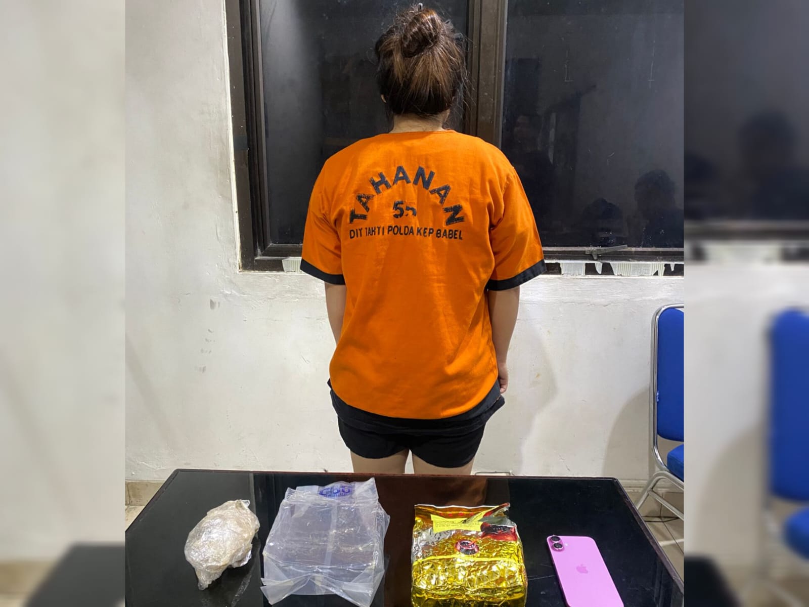 Geledah Kontrakan IRT, Ditresnarkoba Polda Babel temukan 1,1 kilogram sabu. Foto: Ist.