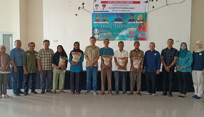 Markus Distribusikan Bantuan Beras ke Masyarakat Babar