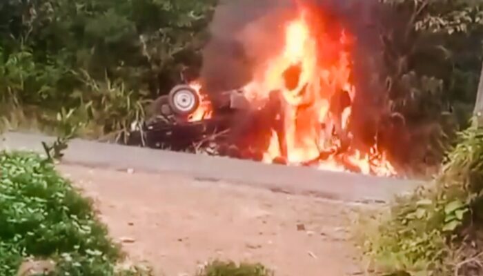 Mobil Pencuri  Sawit di Bangka Barat Dibakar Massa