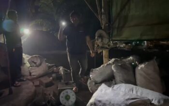 Pengamanan peleburan timah ilegal. Foto: Istimewa.