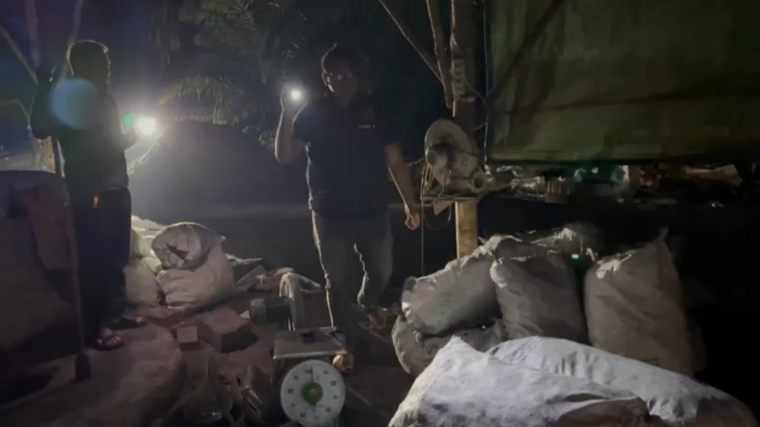 Pengamanan peleburan timah ilegal. Foto: Istimewa.