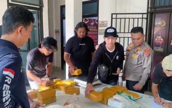 Warga Belitung temukan 21 kilogram diduga sabu mengapung di Laut. Foto: Istimewa.