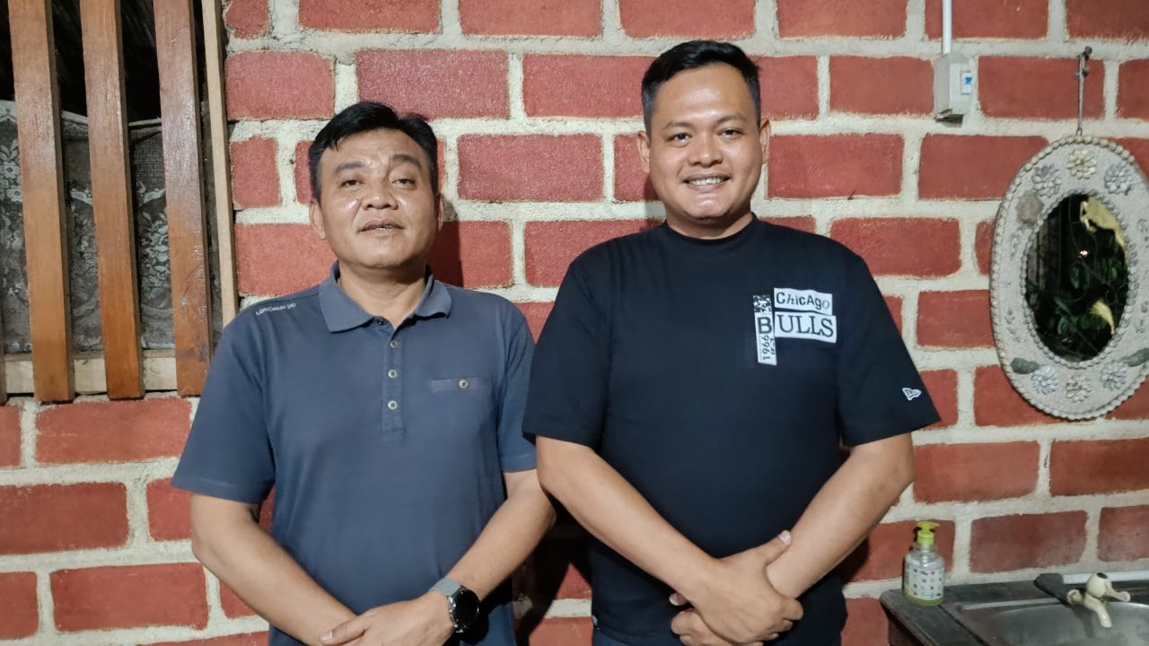 Kapolsek Tempilang, Ipda Deni Irawan bersama Kasi Humas Polres Bangka Barat, Iptu Yos Sudarso. Foto: Rizki Ramadhani.