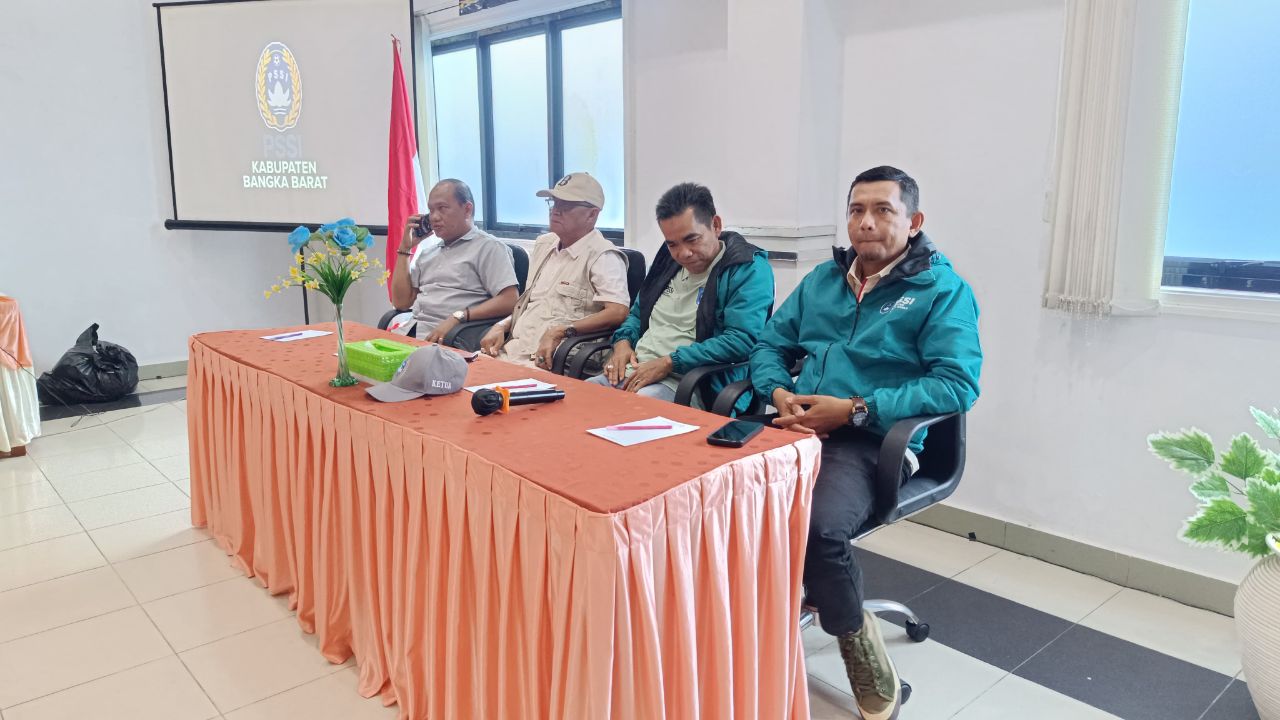 Rapat kerja PSSI Babar 2026 bahas pembinaan atlet muda. Foto: Rizki Ramadhani.