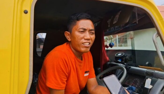 Antrean Padat, Sopir Truk Menunggu hingga 24 Jam Tanpa Kepastian Tiket