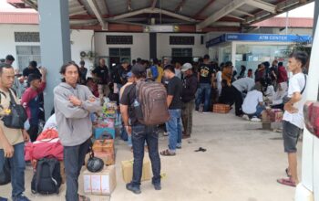 Suasana halaman depan Pelabuhan Tanjung Kalian. Foto: Rizki Ramadhani.