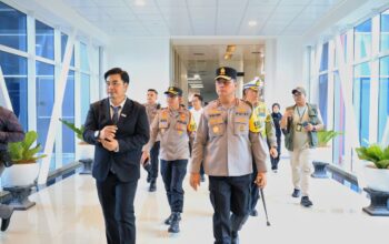 Kapolda babel pantau pos pengamanan di Bandara Depati Amir. Foto: Istimewa.