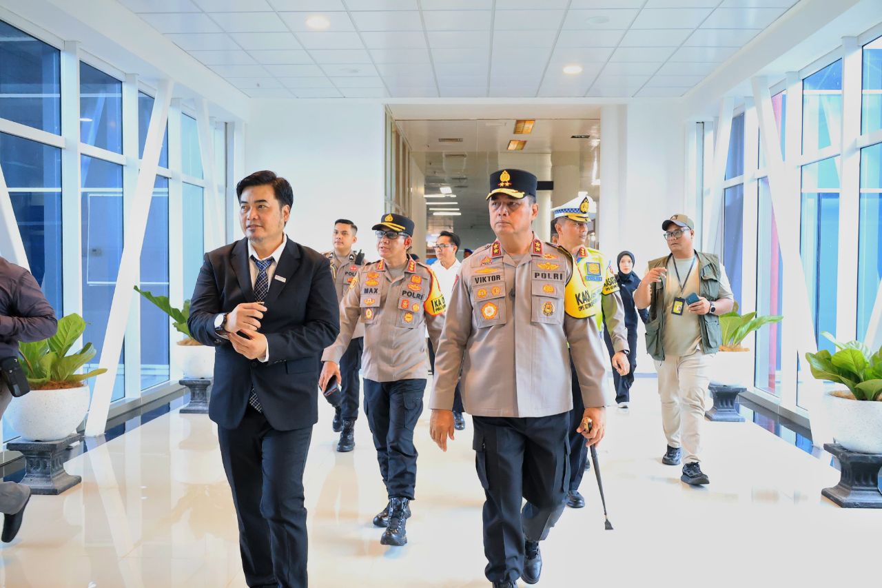 Kapolda babel pantau pos pengamanan di Bandara Depati Amir. Foto: Istimewa.