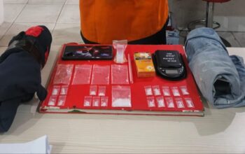Pengedar Narkoba di Pangkalpinang dibekuk, polisi sita 20 paket sabu siap edar. Foto: Istimewa.