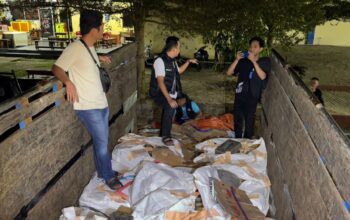 Satreskrim Polresta Pangkalpinang gagalkan penyelundupan 13 ton timah ilegal ke Jakarta. Foto: Istimewa.
