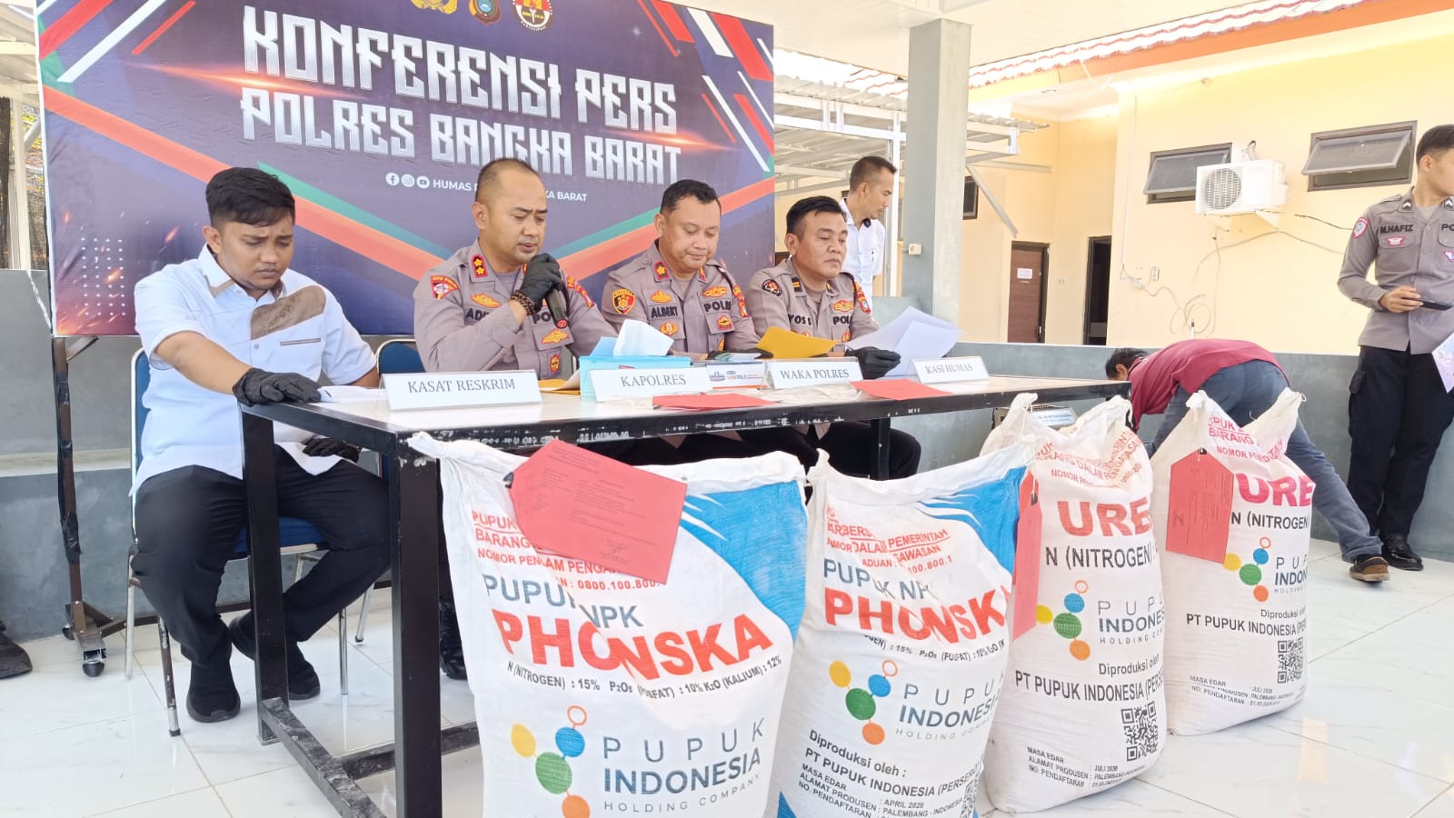 Sopir truk penyelundupan pupuk subsidi di Mentok terancam 6 tahun penjara. Foto: Rizki Ramadhani.