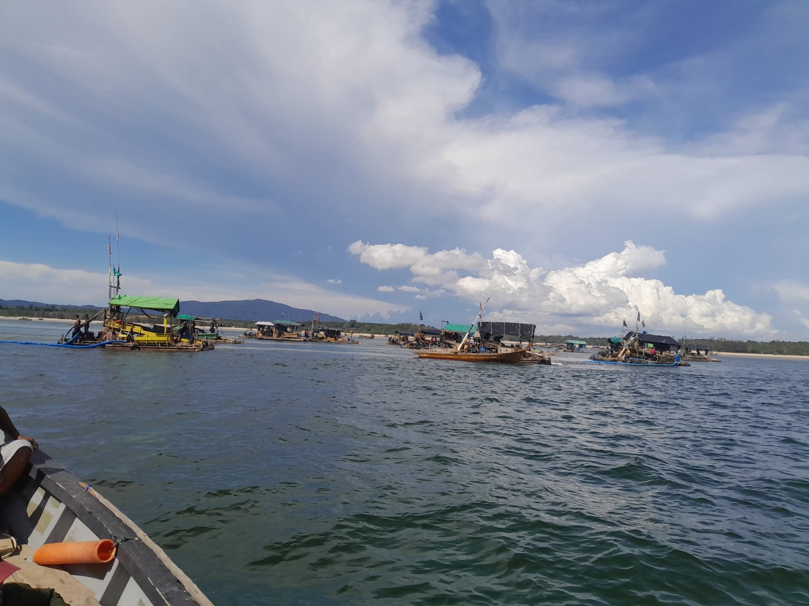 Aktivitas tambang Tembelok-Keranggan terus bergulir, pada Rabu (8/4/2026). Foto: Istimewa.