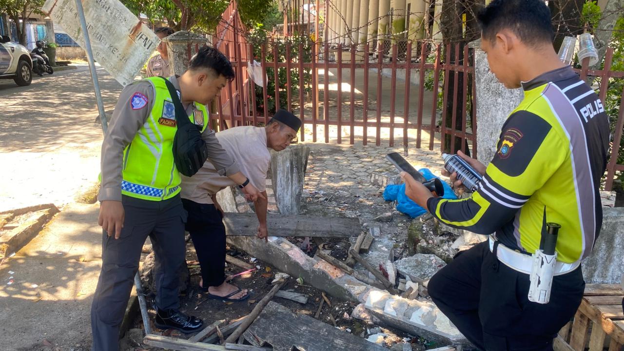 Olah TKP kecelakaan yang menyebabkan pejalan kaki meninggal dunia. Foto: Istimewa.
