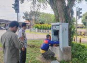 Perbaikan lampu merah Simpang Rutan Mentok. Foto: Istimewa.