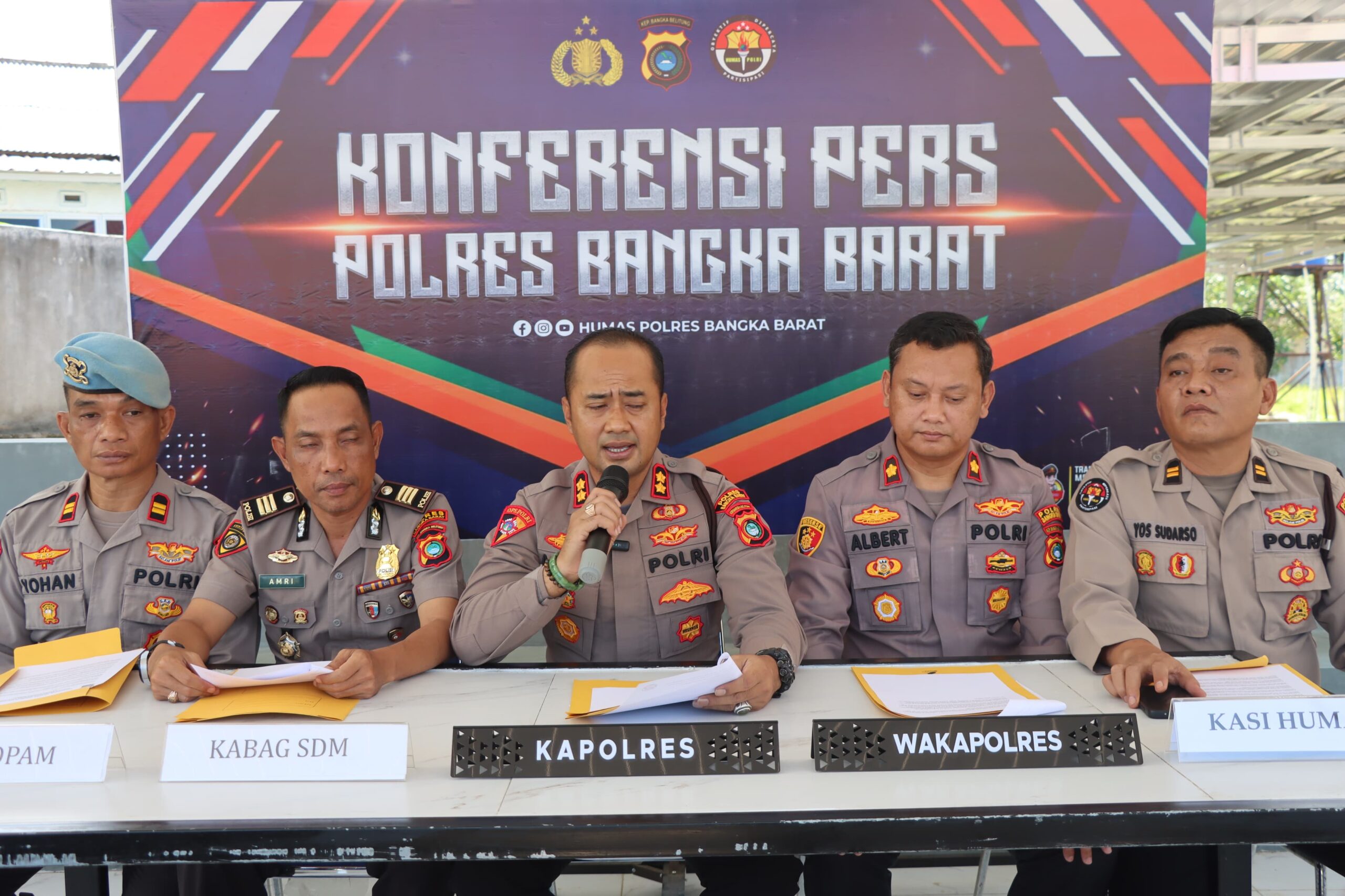 Konfrensi pers kasus asusila anggota Polres Babar. Foto: Istimewa.
