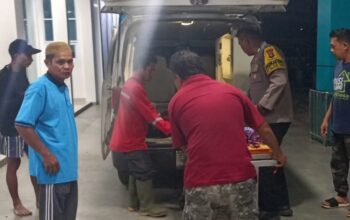 Evakuasi jenazah Dayat. Foto: Istimewa.