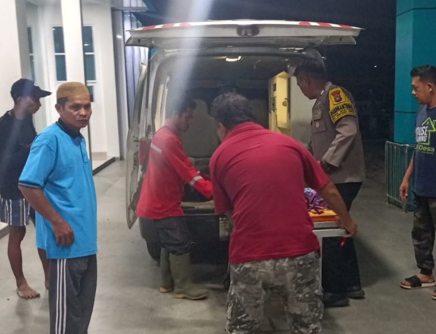 Evakuasi jenazah Dayat. Foto: Istimewa.