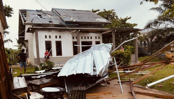 Puluhan Rumah di Parittiga Rusak Diterjang Angin Puting Beliung 
