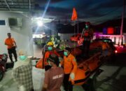 Evakuasi jenazah nelayan di Bangka. Foto: Istimewa.