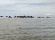 Aktivitas pertambangan timah ilegal di Perairan Tembelok-Keranggan. Foto: Ist.