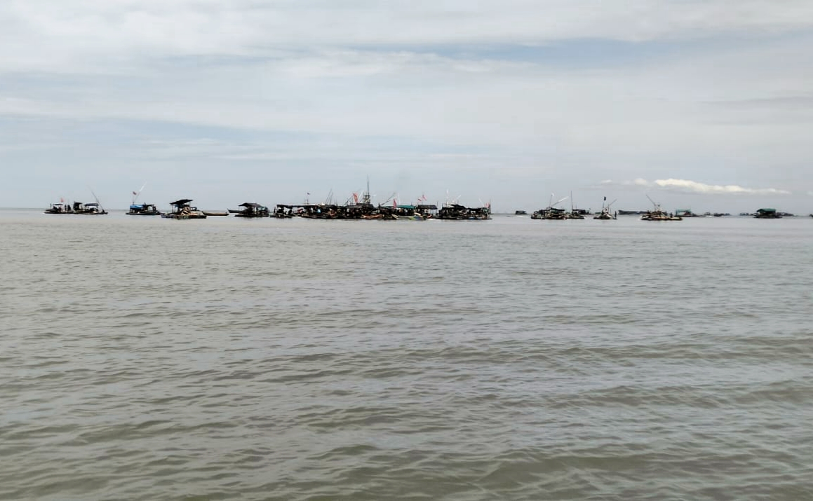 Aktivitas pertambangan timah ilegal di Perairan Tembelok-Keranggan. Foto: Ist.