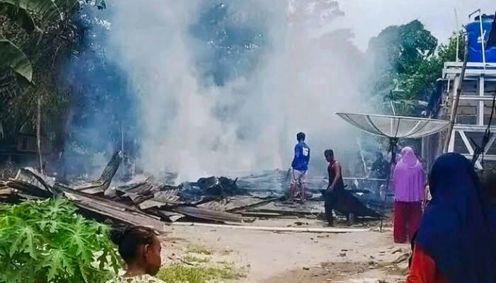 Ditinggal Anak Bermain, Rumah Warga Babar Hangus Terbakar