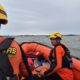 Basarnas selamatkan nelayan usai insiden kapal karam di Perairan Karang Merah. Foto: Ist.