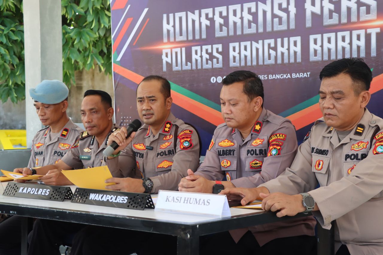 Konfrensi pers kasus asusila anggota Polres Babar. Foto: Istimewa.