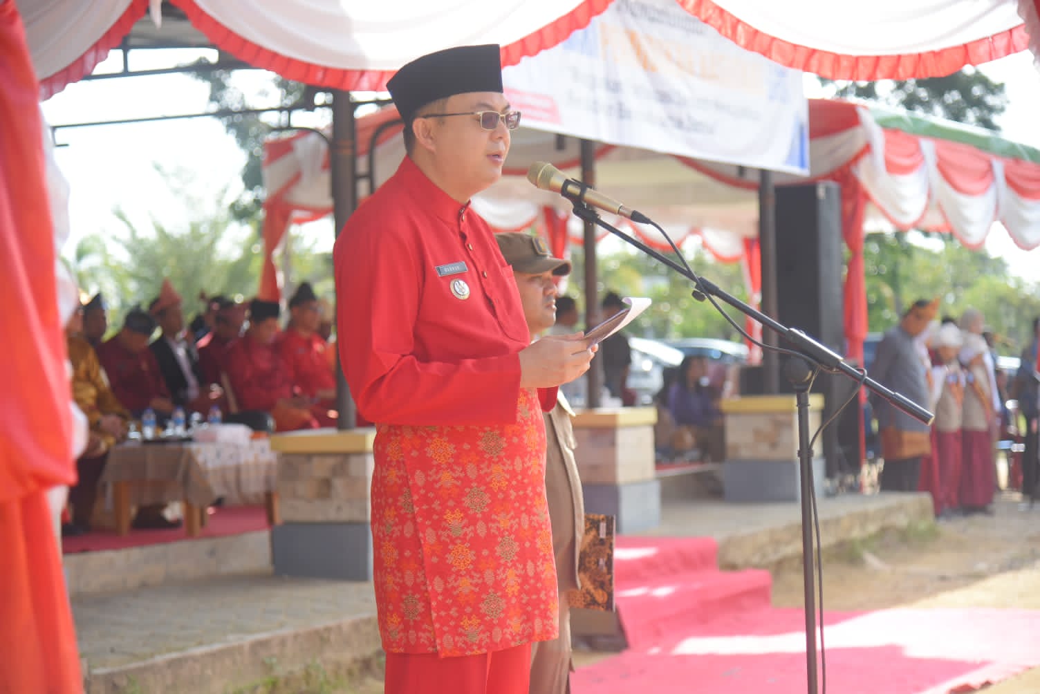 Markus saat menjadi Inspektur Upacara Peringatan Hari Pendidikan Nasional. Foto: Istimewa.