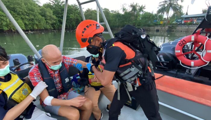 Tim SAR Gabungan Evakuasi WNA Amerika dari Kapal Pesiar MV Silver Cloud 