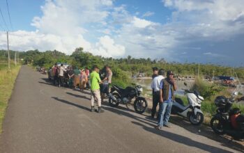 Polsek Belinyu tertibkan tambang timah ilegal di pinggir jalan Gunung Muda. Foto: Istimewa.