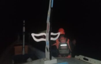 Basarnas saat mencari ABK Feliana 1 yang dilaporkan hilang. Foto: Istimewa.
