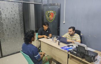 Pelimpahan berkas dan tersangka penganiayaan Fauzi. Foto: Istimewa.
