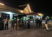 6 orang diamankan polisi dari Tambang Ilegal Perairan Enjel Mentok. Foto: Istimewa.