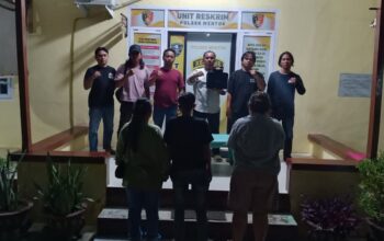 Polsek Mentok meringkus 3 orang gegara curi emas. Foto: Istimewa.