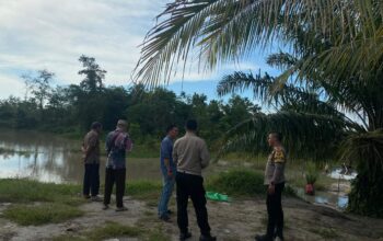 Anggota Polsek Simpang Teritip tertibkan tambang  ilegal di DAS Berang. Foto: Istimewa.