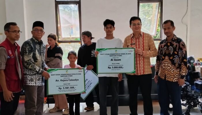 Markus Salurkan Bansos Atensi ke Masyarakat Simpang Teritip
