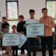 Markus saat membagikan bansos ke warga. Foto: Istimewa.
