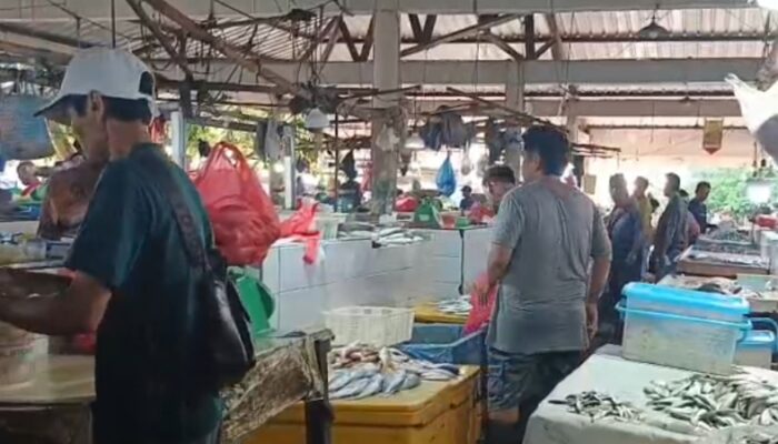 Pedagang Ikan Pasar Mentok Keluhkan Sepi Pembeli